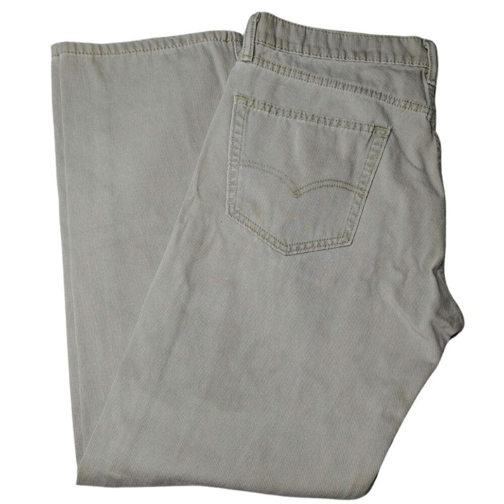 505 Levi's Zip Up Tan Corduroy Khaki Jeans Size 32x30 Regular Fit Gently Used